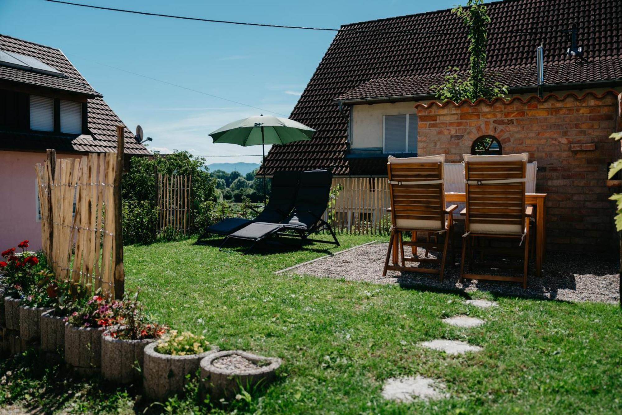 Ferienwohnung Am Weinberg Boetzingen Ngoại thất bức ảnh
